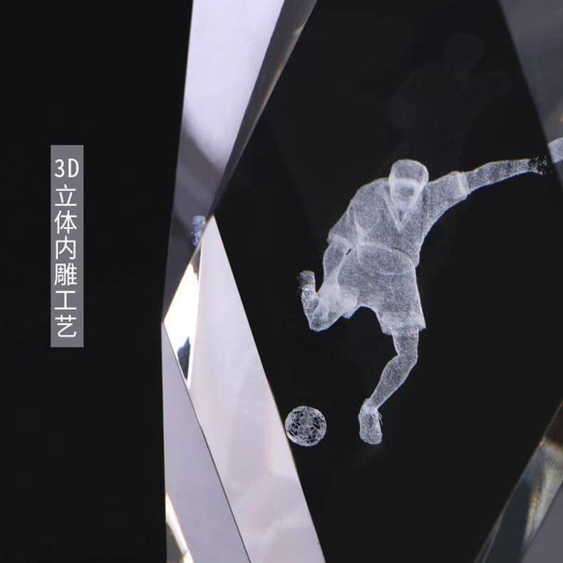 诺格精艺LGA117足球内雕水晶奖杯3D激光内雕效果-成都足球奖杯定制