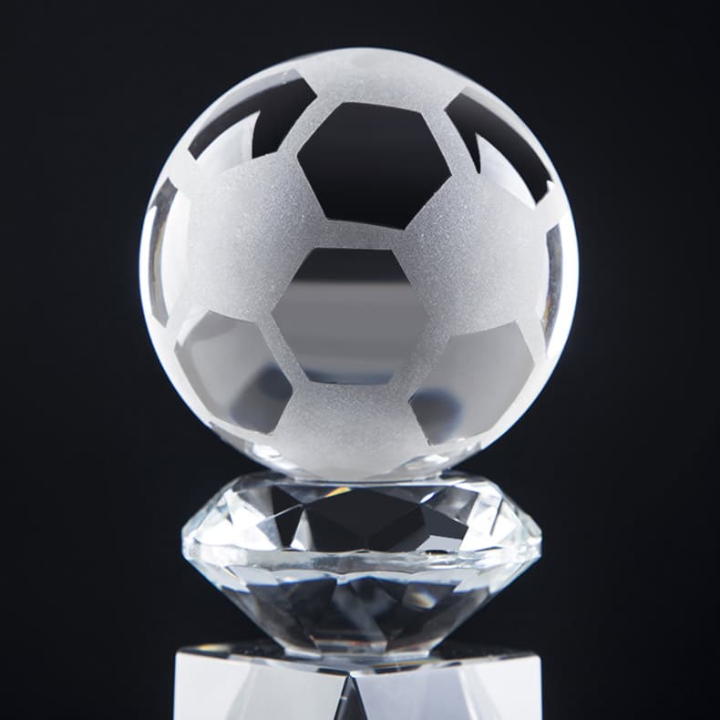 诺格精艺LGA117足球内雕水晶奖杯材质细节-成都足球奖杯定制