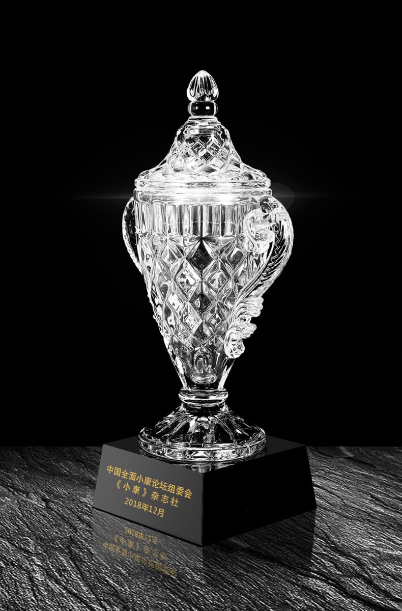 诺格精艺LGA122冠军雕花水晶奖杯实物参考2-成都体育赛事奖杯定制