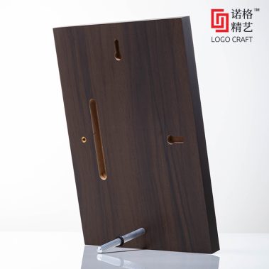 仿胡桃木铝塑板奖牌12