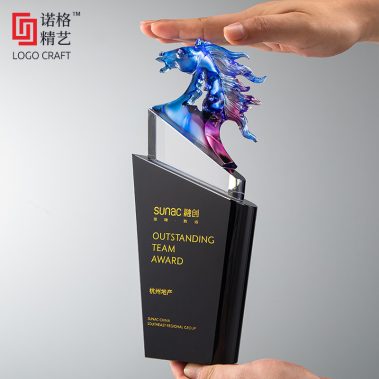 2026展翅奔腾定制琉璃奖杯-10