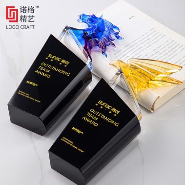 2026展翅奔腾定制琉璃奖杯-5