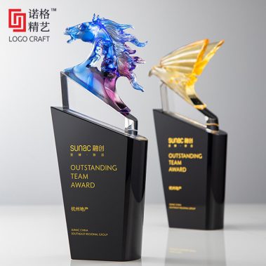 2026展翅奔腾定制琉璃奖杯-8