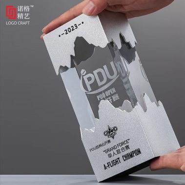 新款创意山峰水晶定制奖杯-5